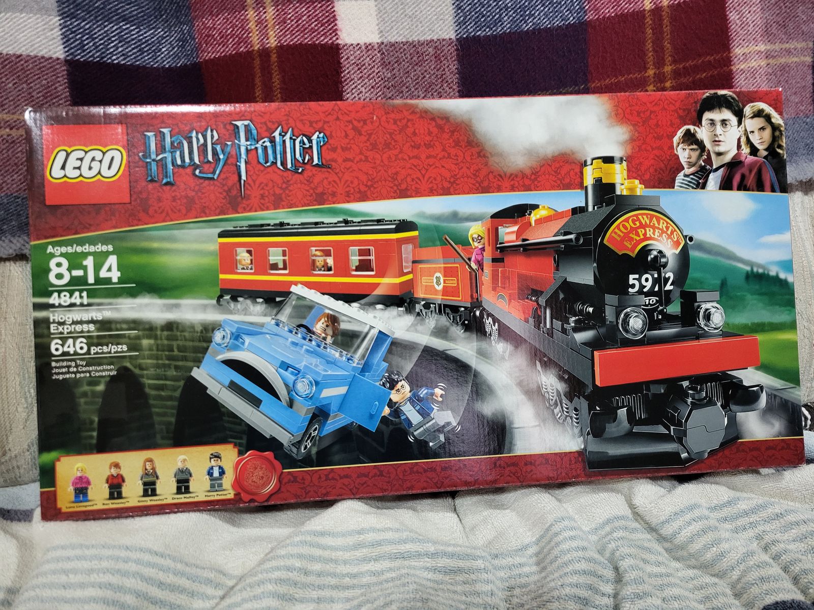 LEGO HARRY POTTER HOGWARTS EXPRESS  2010 ISSUE