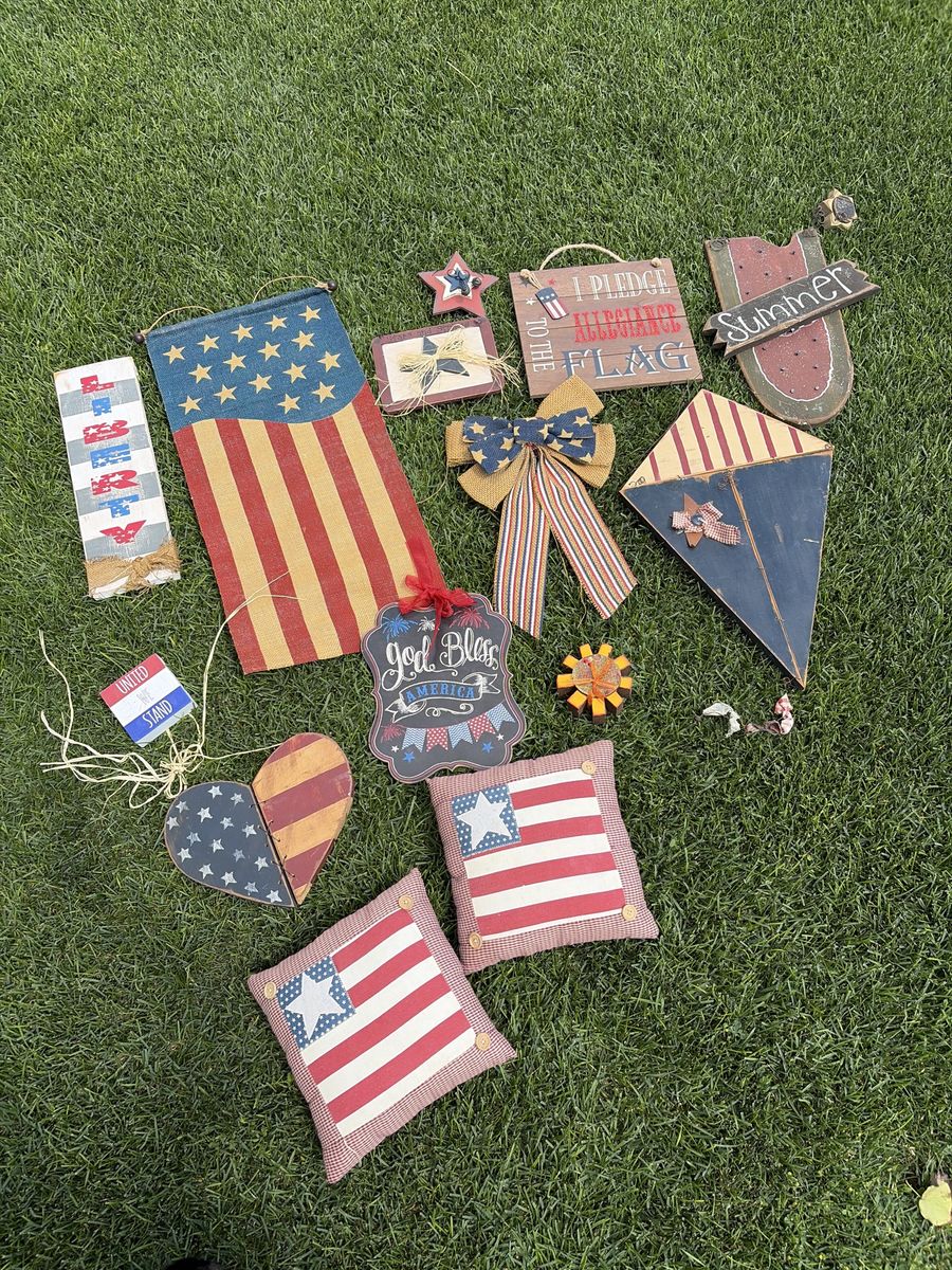 Rustic Americana Patriotic Home Decor Lot - Flags, Signs, Pillows, Bows & More (10+ Pieces)