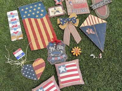 Rustic Americana Patriotic Home Decor Lot - Flags, Signs, Pillows, Bows & More (10+ Pieces)