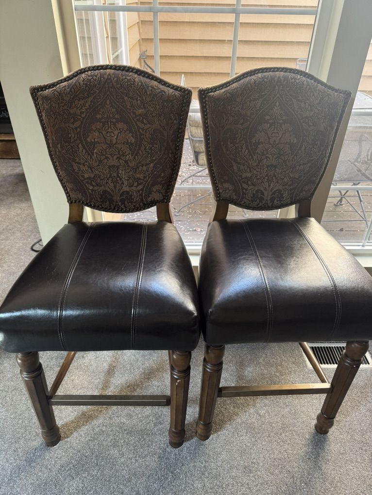 Four gently used bar chairs