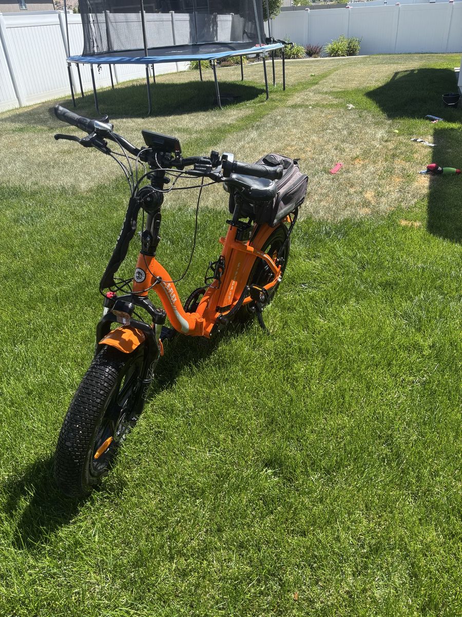 2 E-Bikes