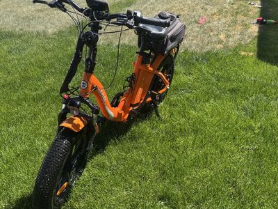 2 E-Bikes