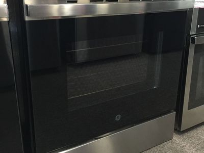 GE GGS600AV2FS Single Oven Gas Range - Scratch and Dent