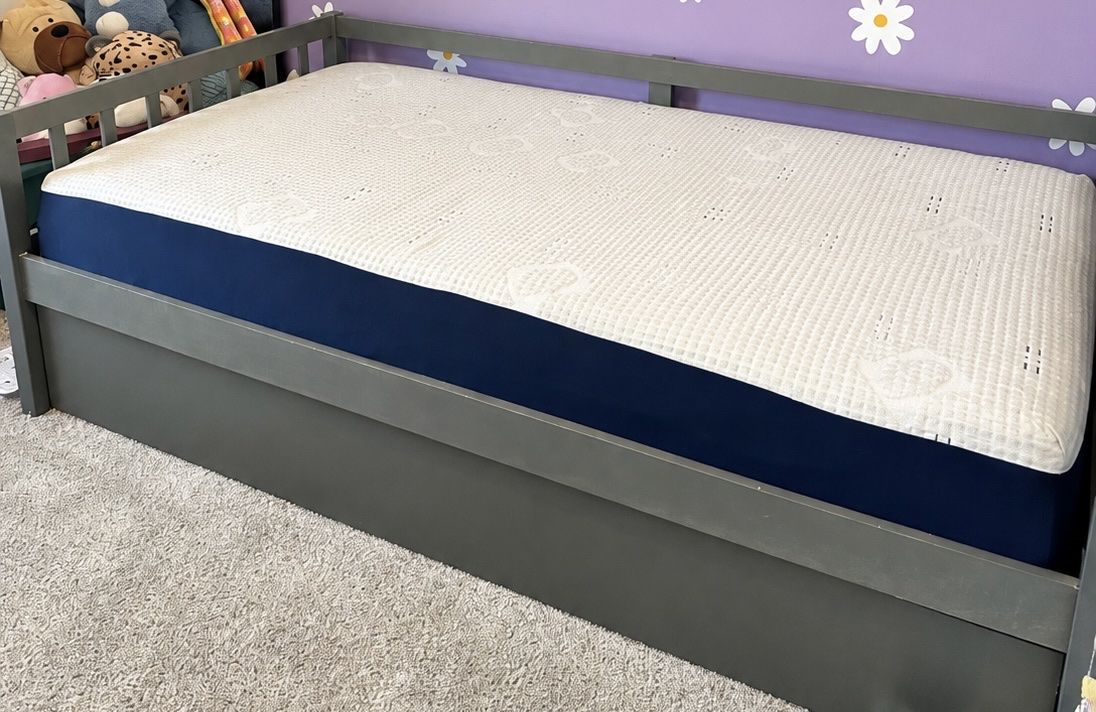 Wooden Twin Size Daybed Bed Frame with Mattress - Gray