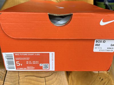 Nike Future Court 3 (GS) Basketball Shoes - Black/Metallic Gold/White - Size 5Y - New in Box