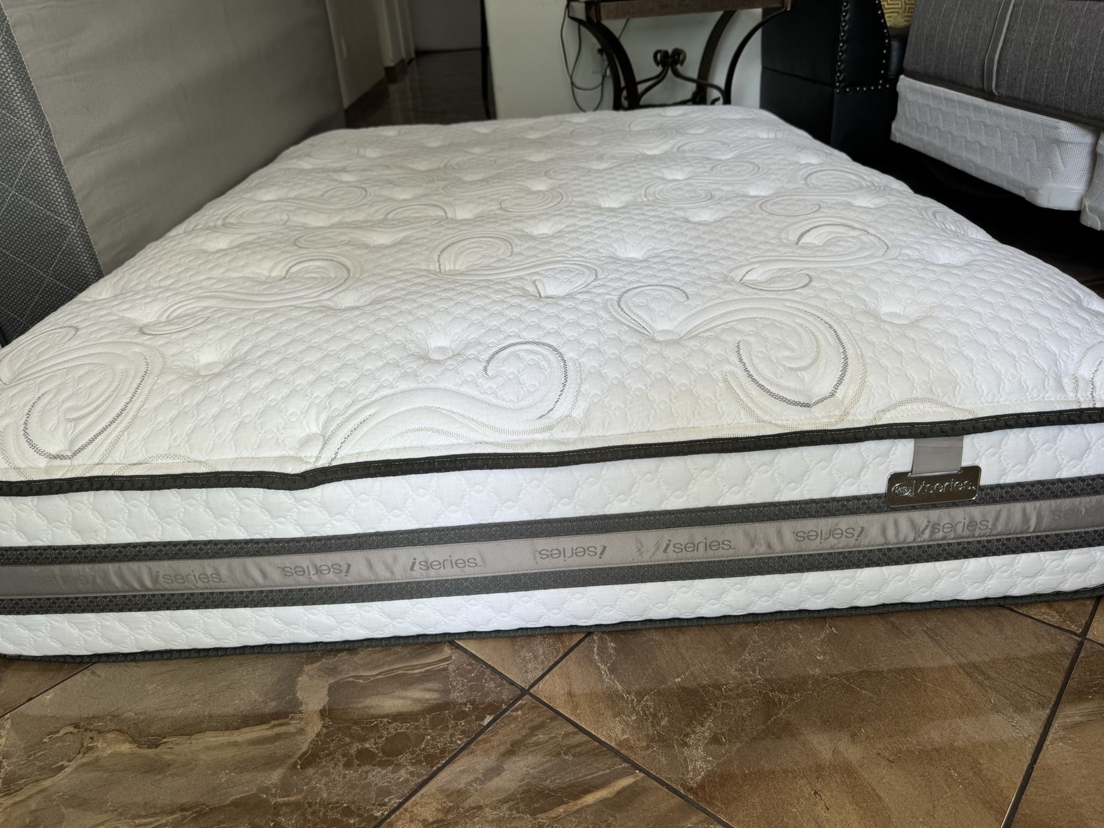Serta iSeries Mattress queen size $85
