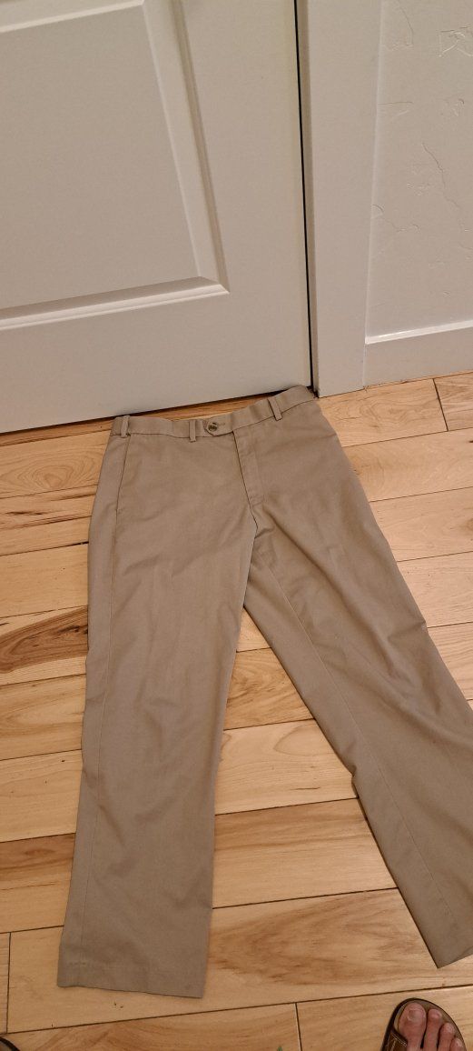 Amazon Basics Men's Khaki Chino Pants - Size 32