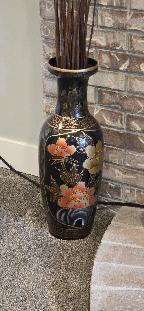 2 Beautiful Decorative Vases