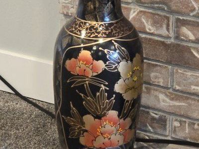 2 Beautiful Decorative Vases