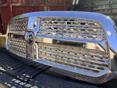 2015 Dodge 1500 Chrome factory Grill