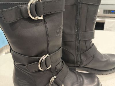 Women’s Harley Davidson boots and gloves!