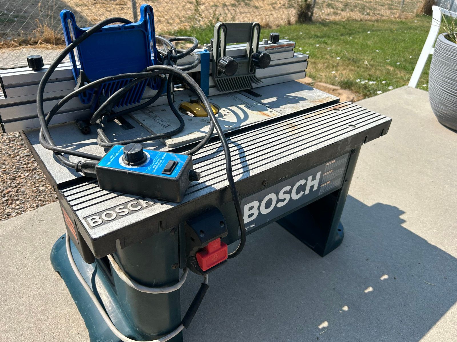 BOSCH RA1180 table w/Hitachi TR12 Router