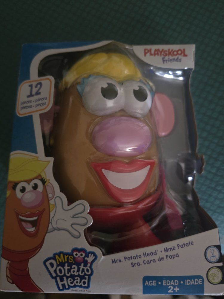 Playskool Friends Mrs. Potato Head 12-Piece Toy Figure - New in Box