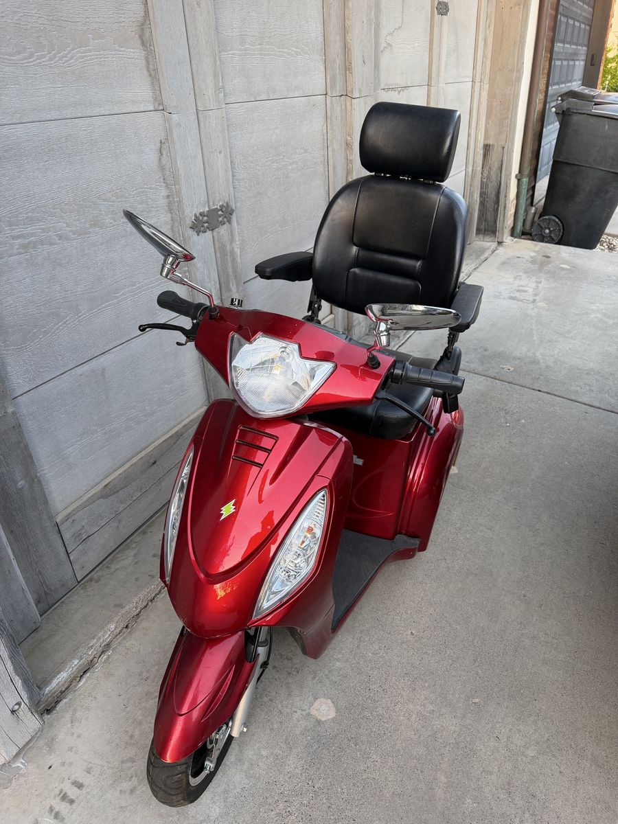 EWheels Electric Mobility Scooter – New Batteries – Runs Great