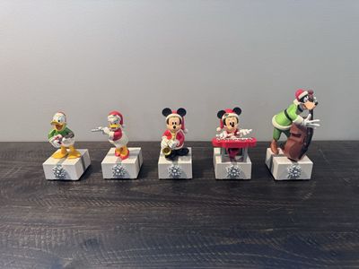 2013 Hallmark Disney Wireless Musical & Animated Band Set.