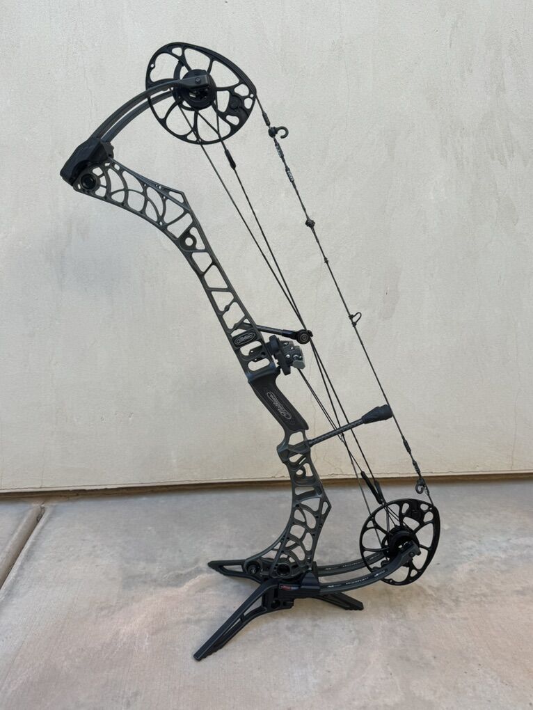 Mathews V3 31 RH 70lbs Stone Gray