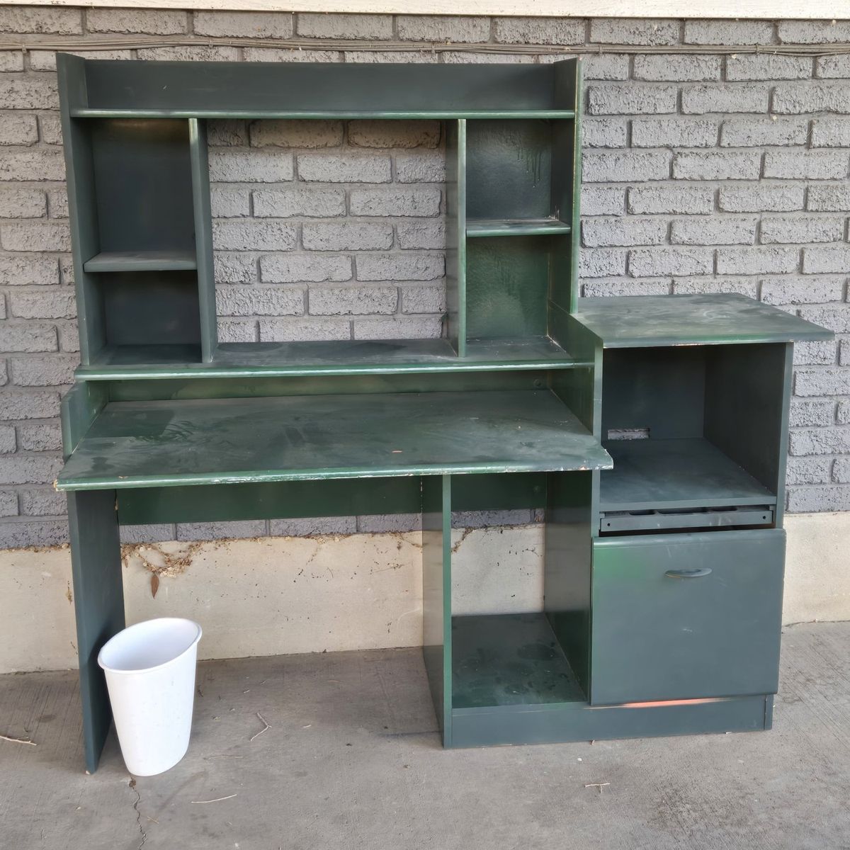 BIG GREEN DESK