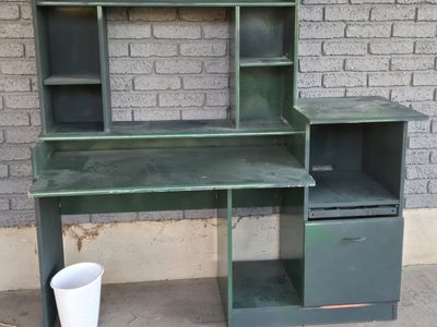 BIG GREEN DESK