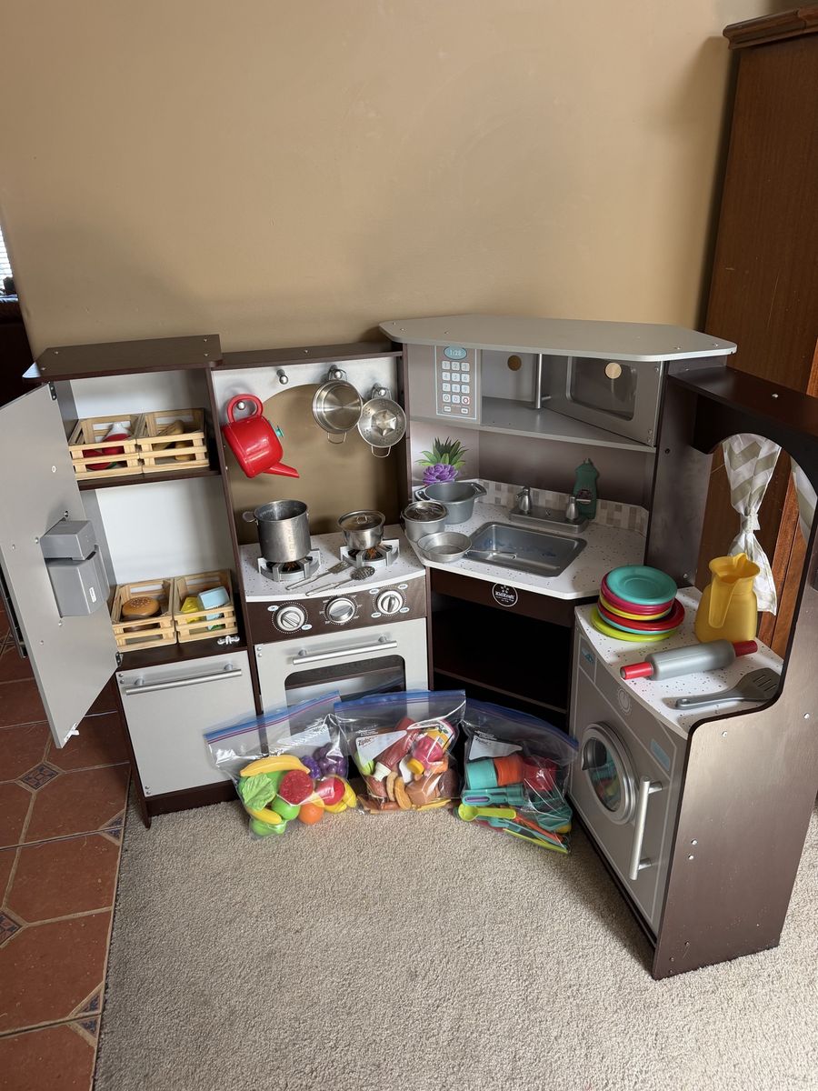 Toy Kitchen, food and grocery cart