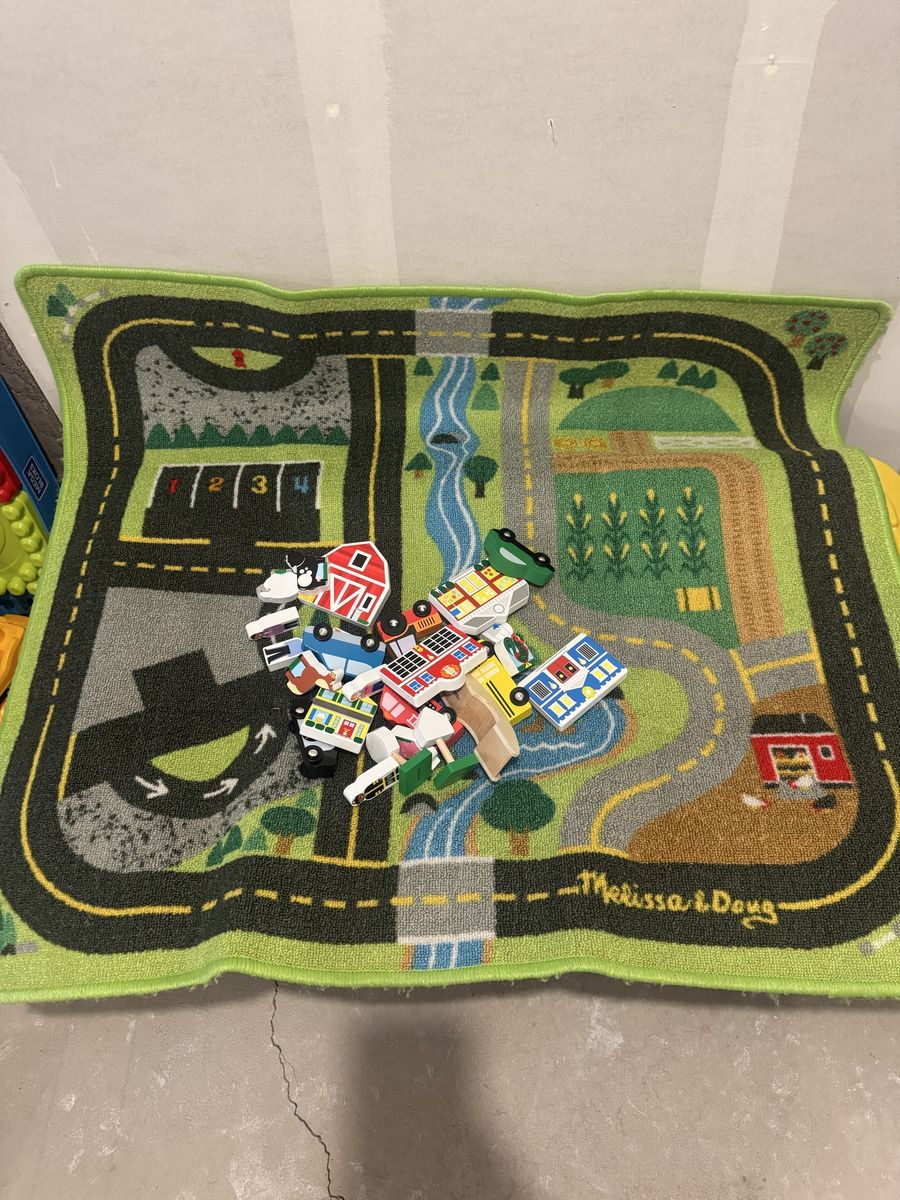 Melissa & Doug Round the Town Road Rug & Wooden Car Set