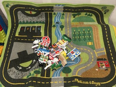 Melissa & Doug Round the Town Road Rug & Wooden Car Set