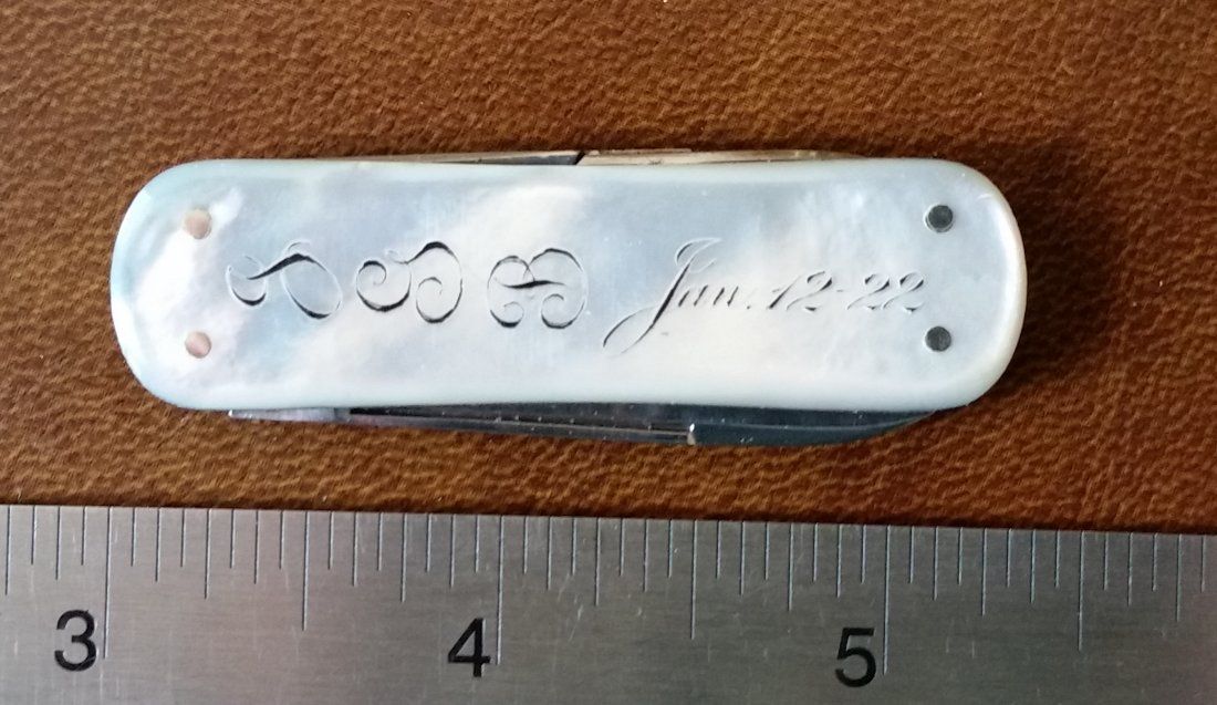 I have for sale a gentleman's pocket knife.........