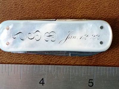 I have for sale a gentleman's pocket knife.........