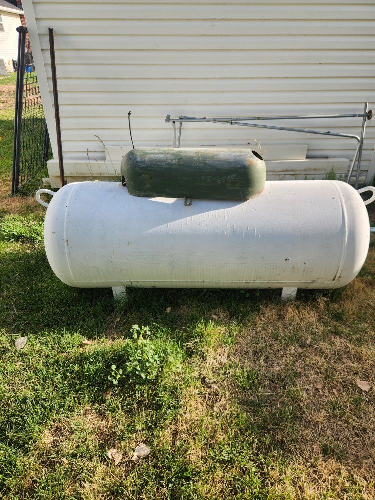 Used 122 Gallon LP Propane Tank, 250 PSI, 1971
