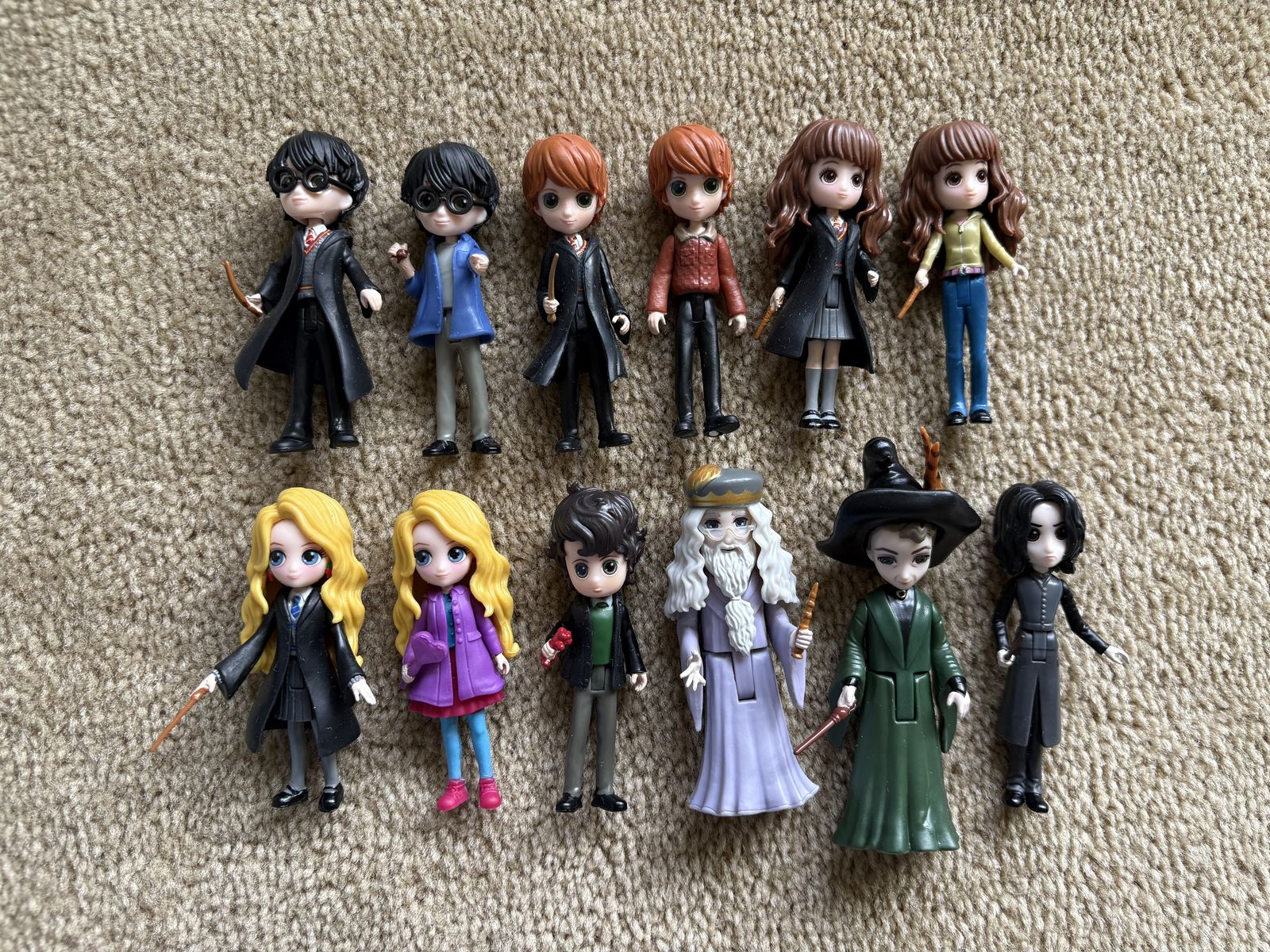 12 Wizarding World Harry Potter Mini Figures