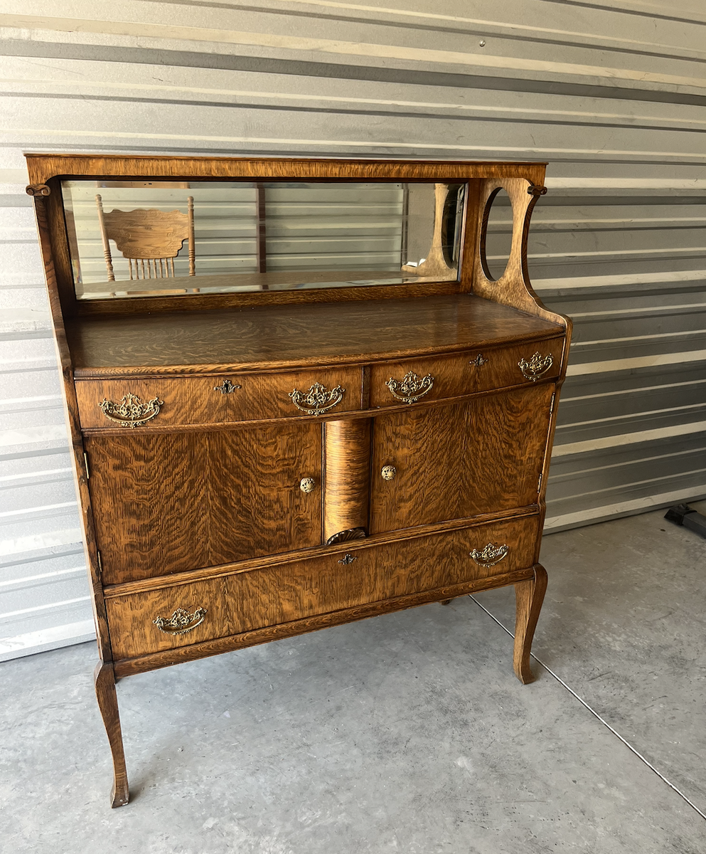 Antique Tiger Oak Sideboard / Buffet with Beveled Mirror – Early 1900s