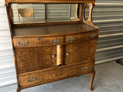Antique Tiger Oak Sideboard / Buffet with Beveled Mirror – Early 1900s