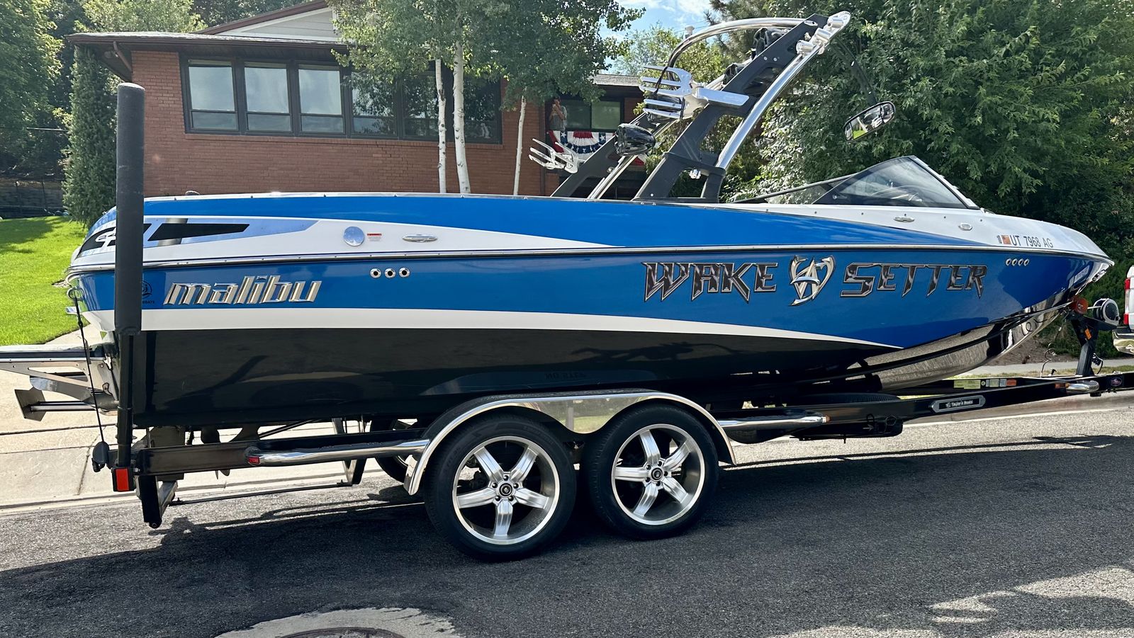 Malibu Wakesetter 23 LSV Surf Boat 