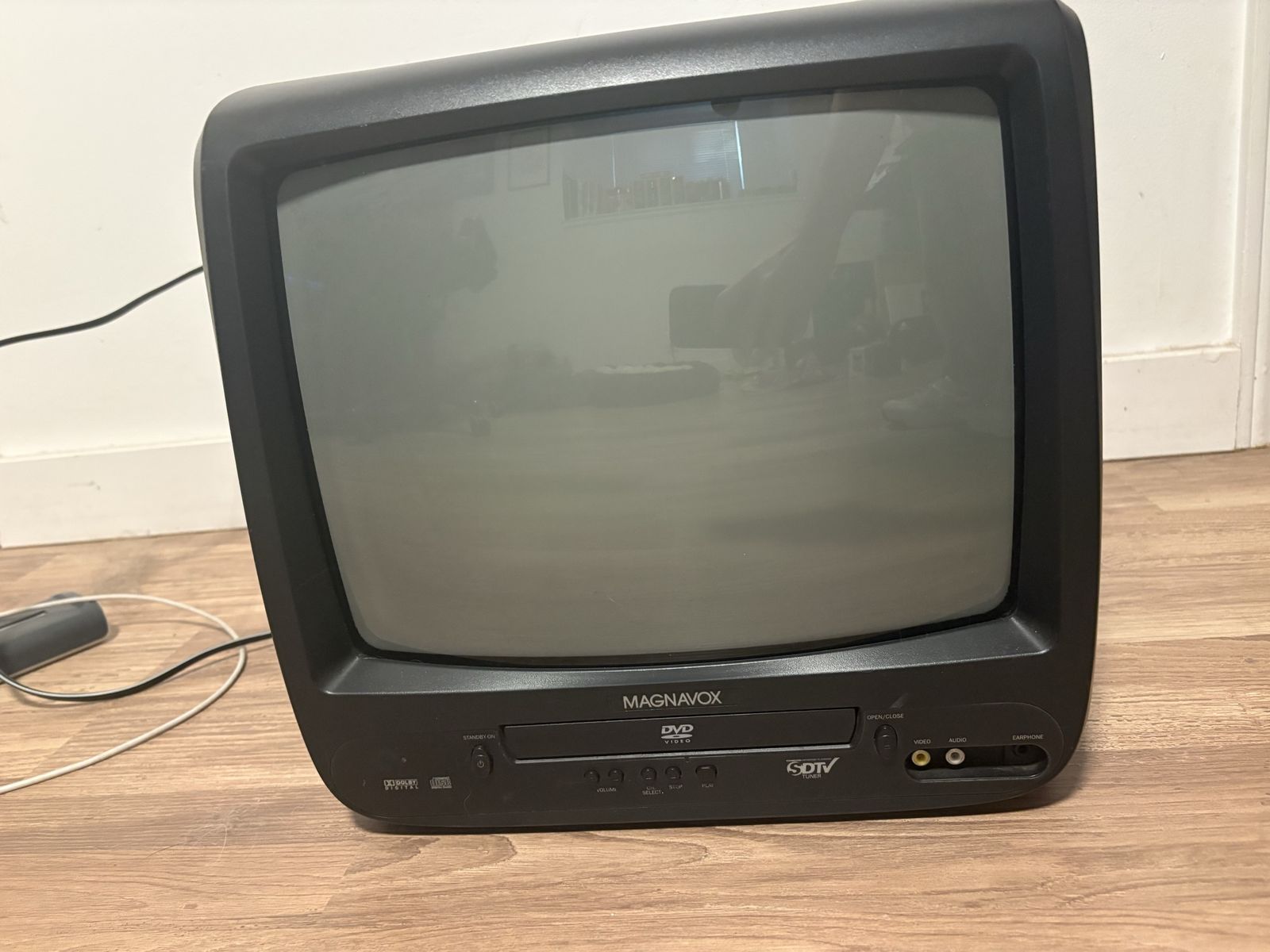 CRT TV 13” Magnavox DVD combo - no remote