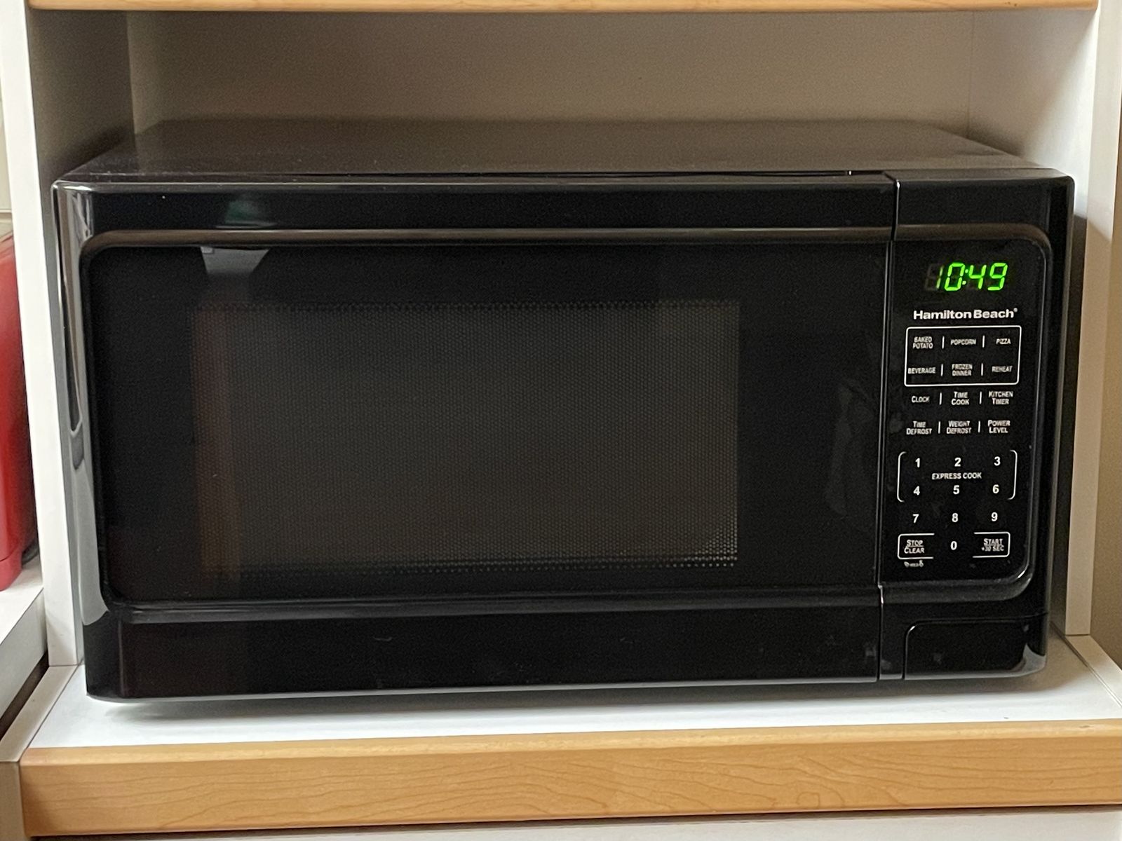 LIKE NEW 1000W COUNTERTOP MICROWAVE – $40 OBO