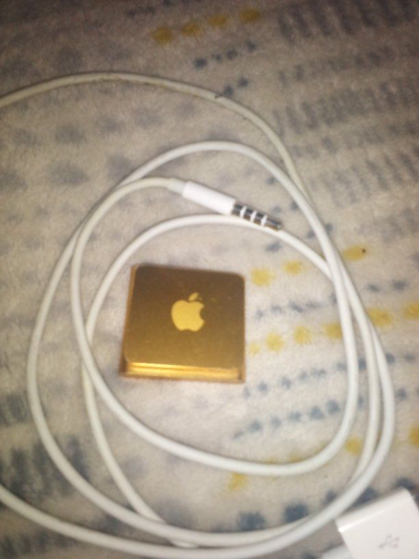 Apple iPod Shuffle 4th Gen Gold Portable Digital Music Player with USB Cable