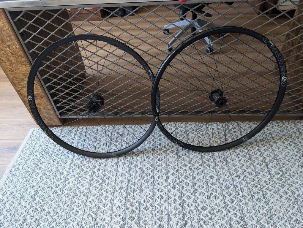 I9 Enduro S wheelset with i9 1x1 hubs