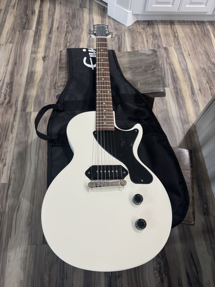 Epi Billy Joe Armstrong Les Paul Junior Electric Guitar White with Gig Bag. 