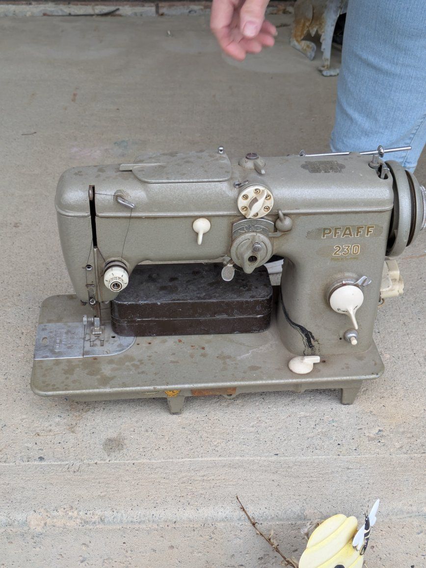 vintage pfaff sewing machine model 230