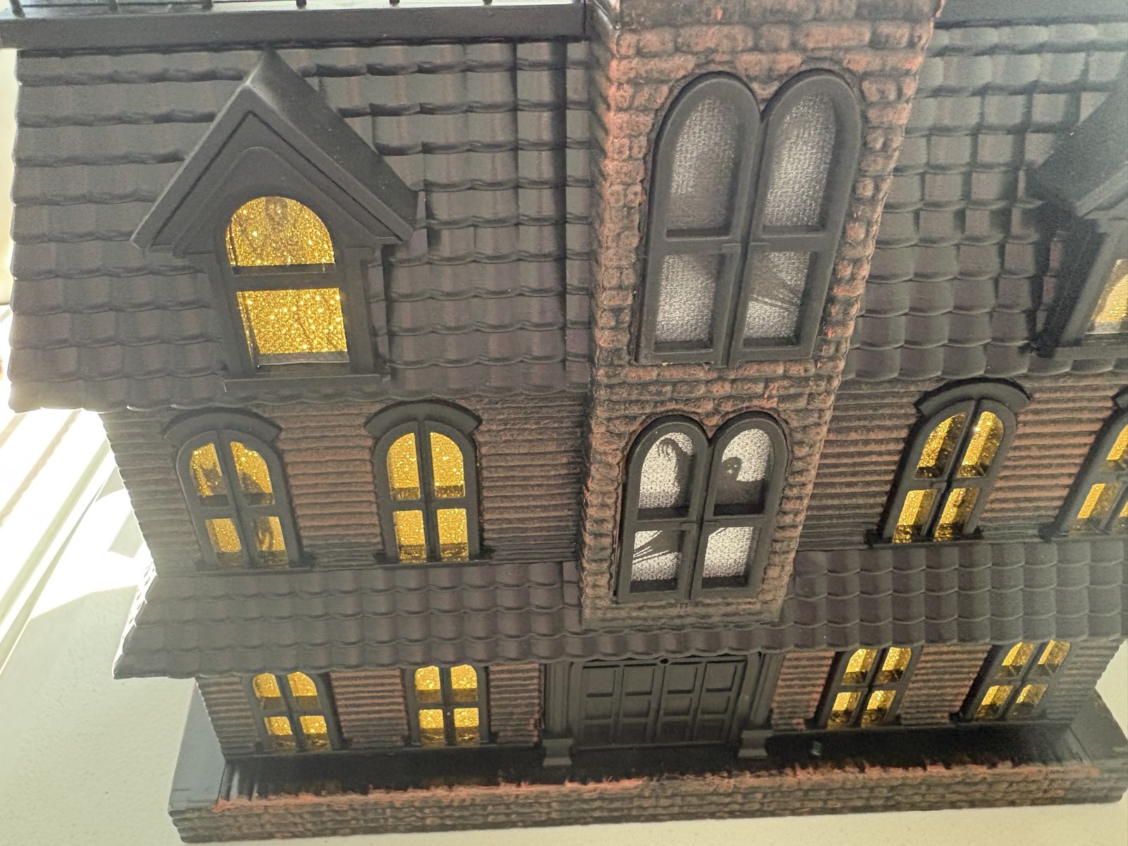 Main image 4