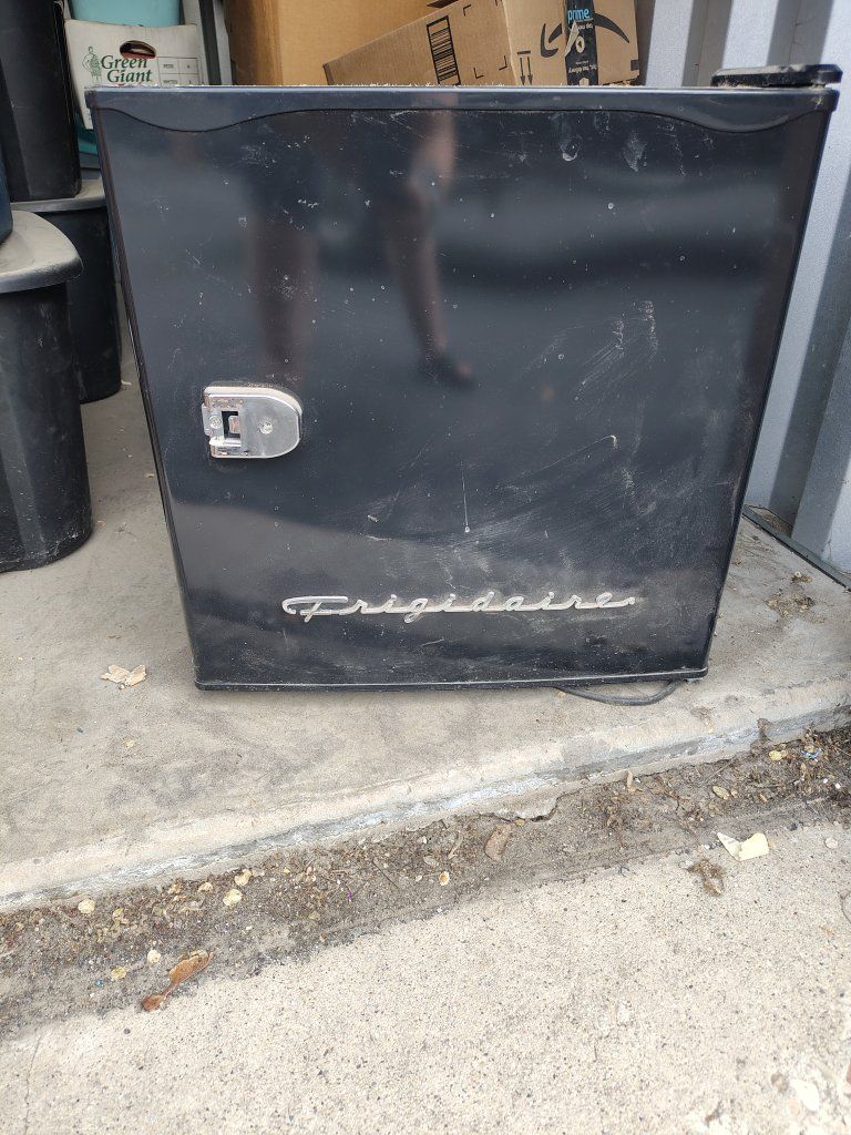 Frigidaire mini fridge
