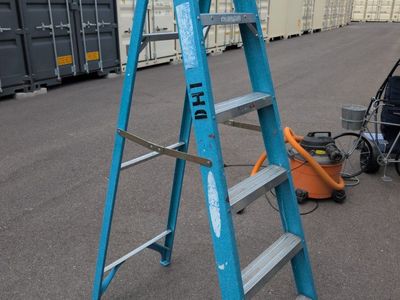 Werner 6ft Fiberglass Step Ladder - Type I 250lb Capacity, Blue