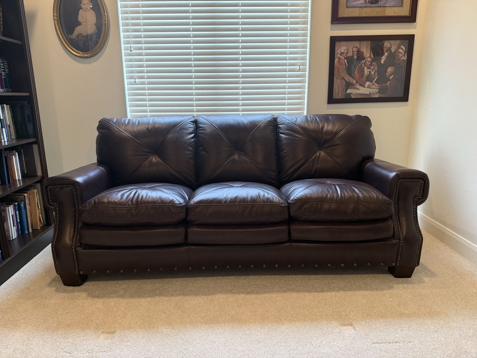 Couch/hide a bed