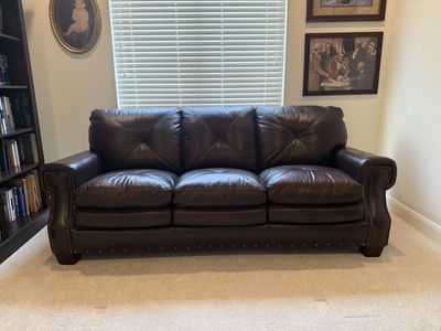 Couch/hide a bed