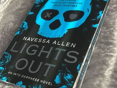 Lights out - Navessa Allen