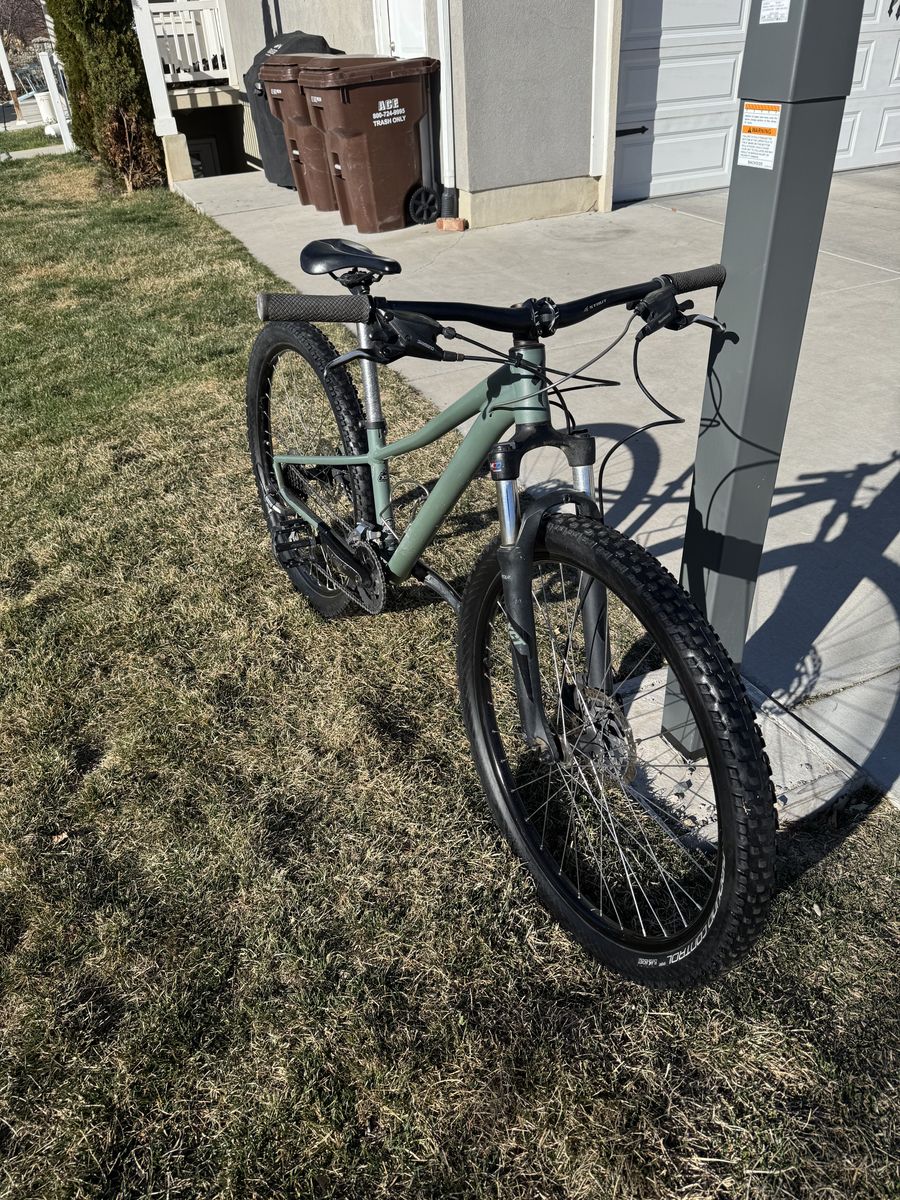 Specialized Pitch 27.5 (Size XS) - Great Starter MTB