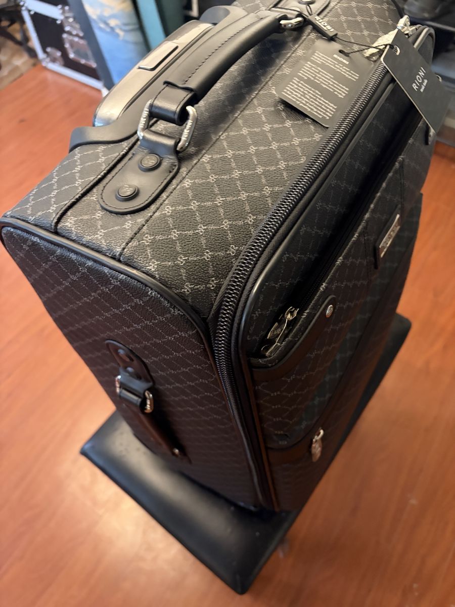 Ríoni suitcase used once.