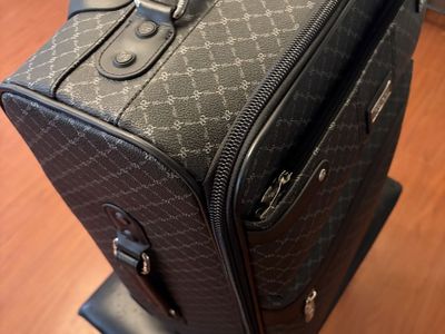 Ríoni suitcase used once.