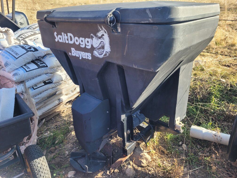 Buyers Salt Dogg Hitch-Mounted Salter