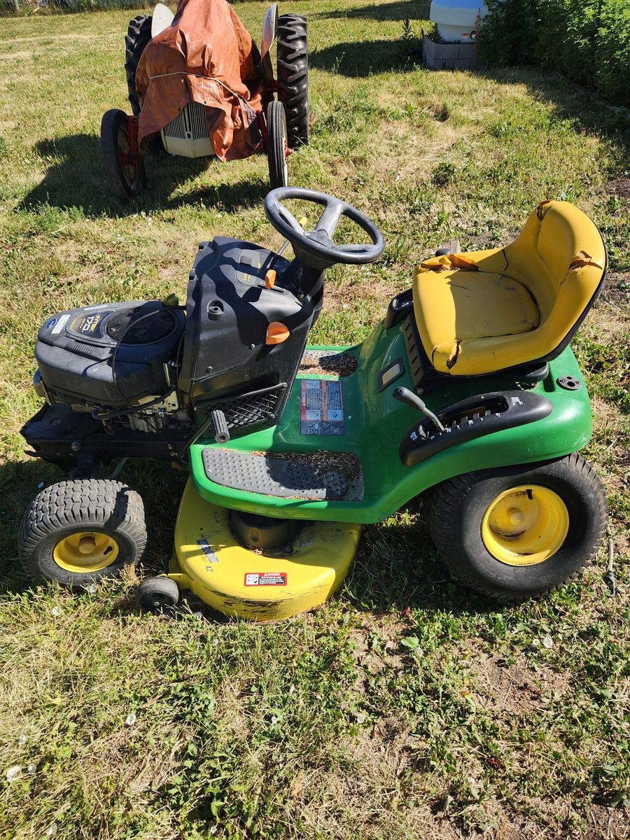 John Deere L100  17 HP For Sale Parts or Fixer -Upper
