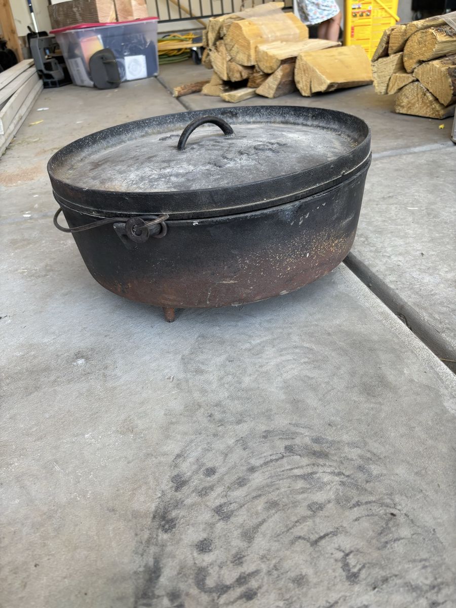 Vintage Lodge Cast Iron Dutch Oven Pot with Lid #16